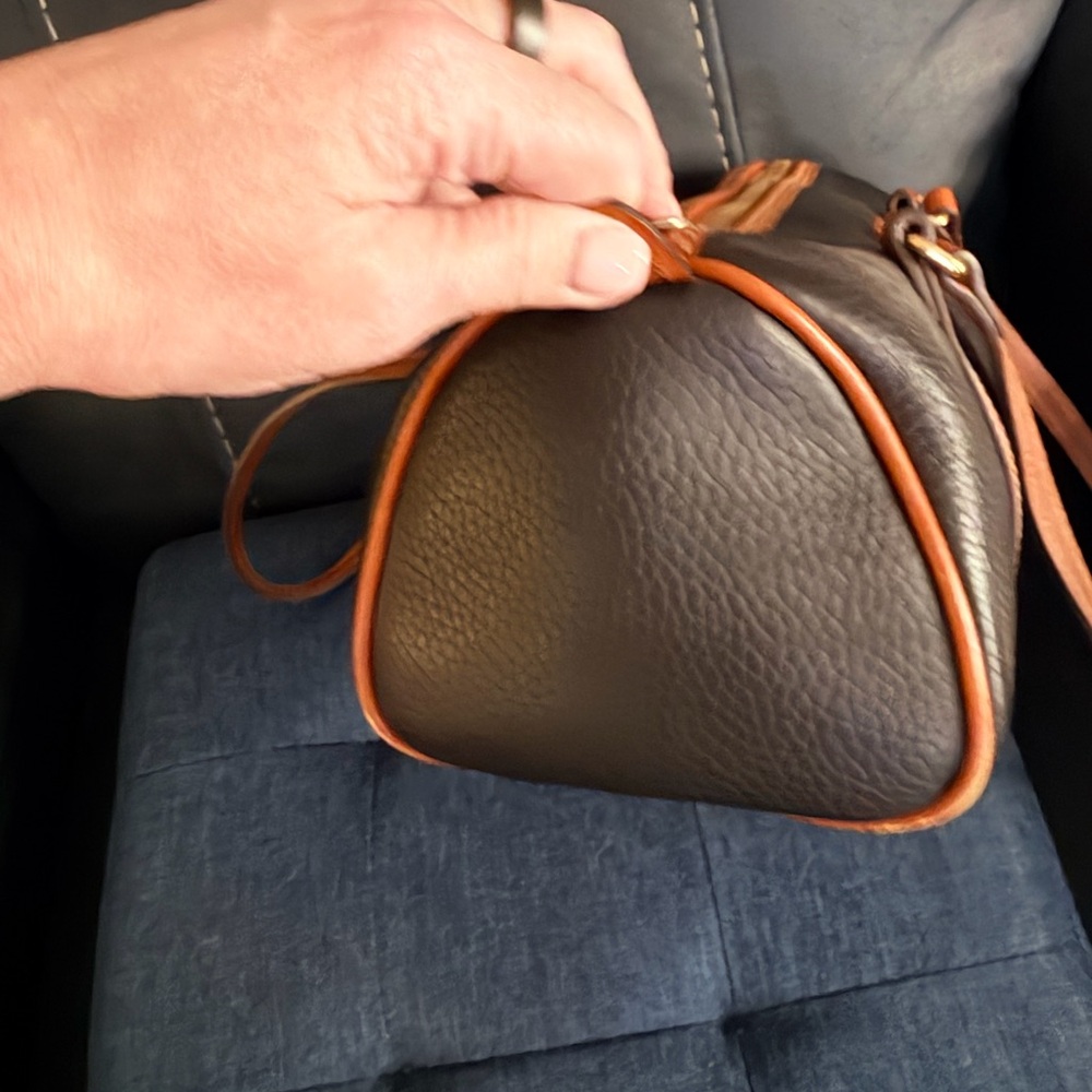 Vintage Dooney & Bourke Pebbled Leather Barrel Bag - Picture 4 of 15